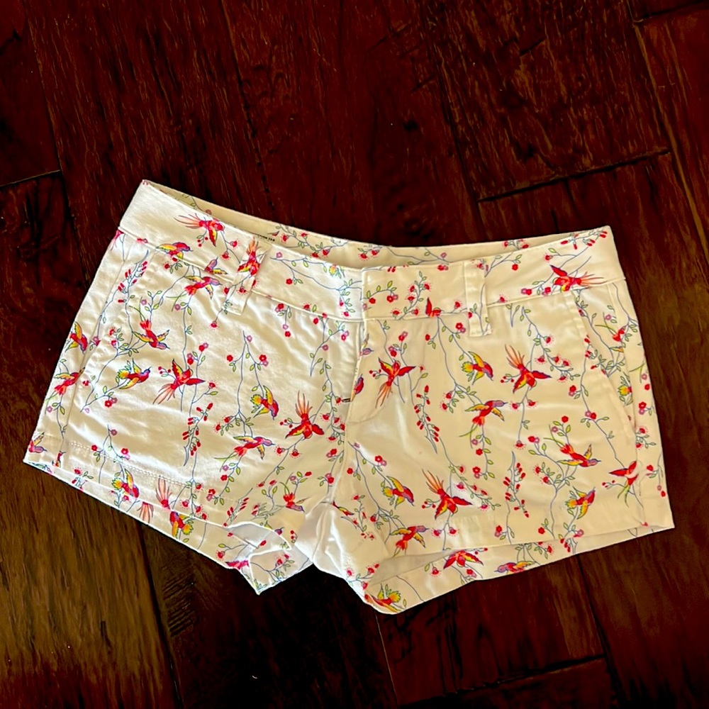 Women’s Hurley Jeans low rise shorts, preloved, worn once, like New condition.